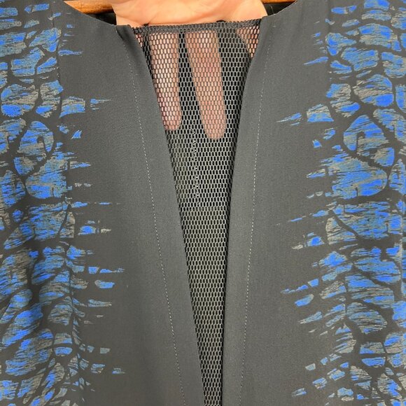 T Tahari Dress 12 Black Blue Abstract Pattern Mesh V-Neck A-Line Fit N Flare - Picture 6 of 14